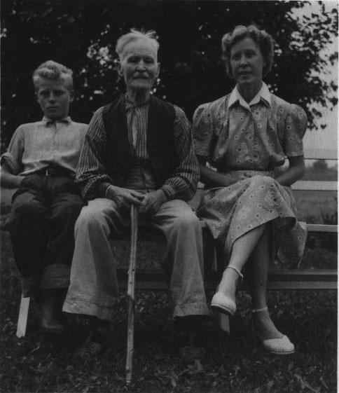 bild001.jpg - Pappa Walter, Morfar Erik Åhlander, Farmor Ingeborg