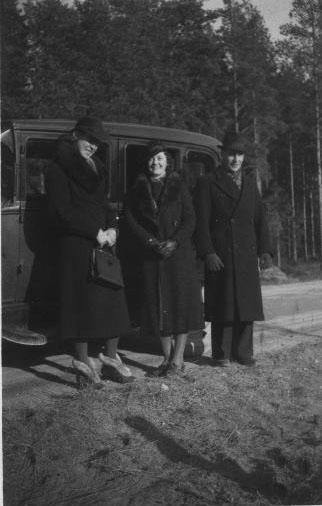 bild050.jpg - Farmor Ingeborg, Anna och farfar Ivar