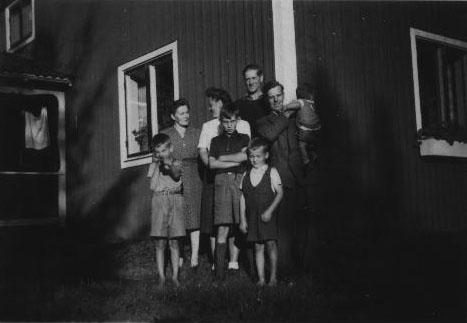 bild071.jpg - Sommaren 1946. Johan, Inga och Sonia var på besök
