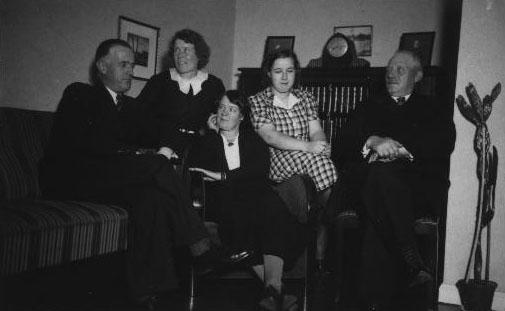 bild120.jpg - Per Godberg, Anna, Rosa, systern åt Per och hans far
