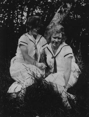 bild151.jpg - 1925 - Anna och farmor
